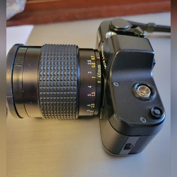 Vintage Pentax 110 mini w/zoom & Seahawks 49mm lens pre-owned EUC